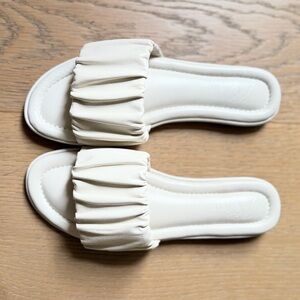 New In Box - J. Crew Cream Pleated Delta Scrunch Sandal - Sz. 8